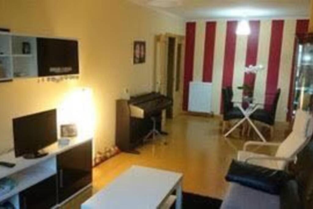 Piso En Los Corrales De Buelna Apartment Exterior photo
