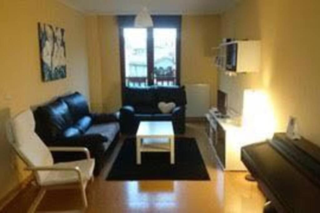 Piso En Los Corrales De Buelna Apartment Exterior photo